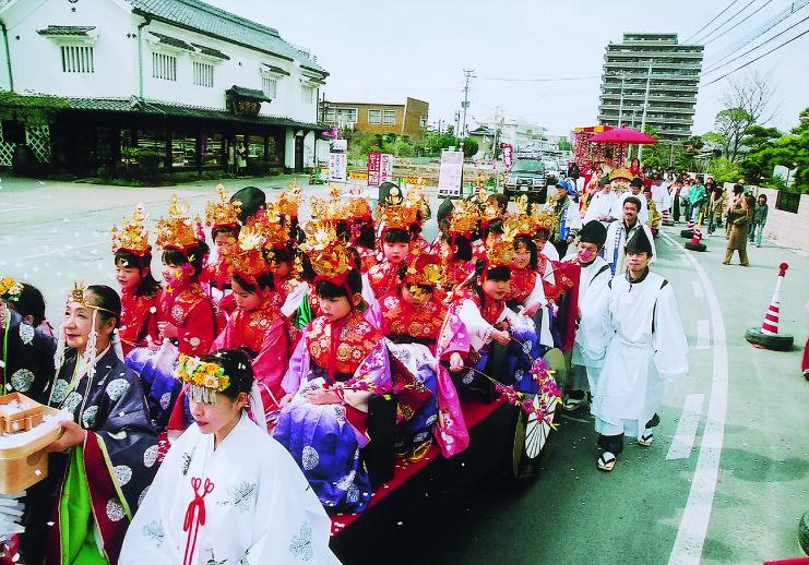 Ohina-sama procession